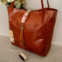 Valódi bőr nagy shopper táska, Francia stílusú női táska, Kézműves bőr női táska hozzátartozó ajándék karkötővel
